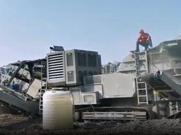 福建福州时产100吨建筑垃圾履带式移动破碎站