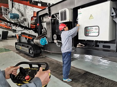 上海闵行时产80-150吨建筑垃圾移动式破碎生产线